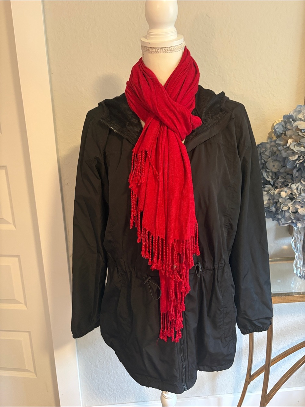Ladies black windbreaker from old Navy.